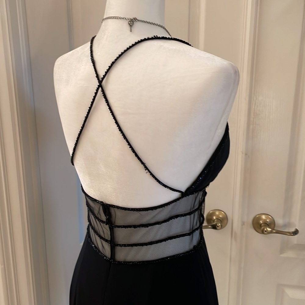 GILAR Black Evening Gown with Net Embroidery, Lined with Back Zipper. Size 6. - Picture 6 of 7